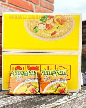 Yum Yum instant nudler karry 1 kasse (30 stk.)