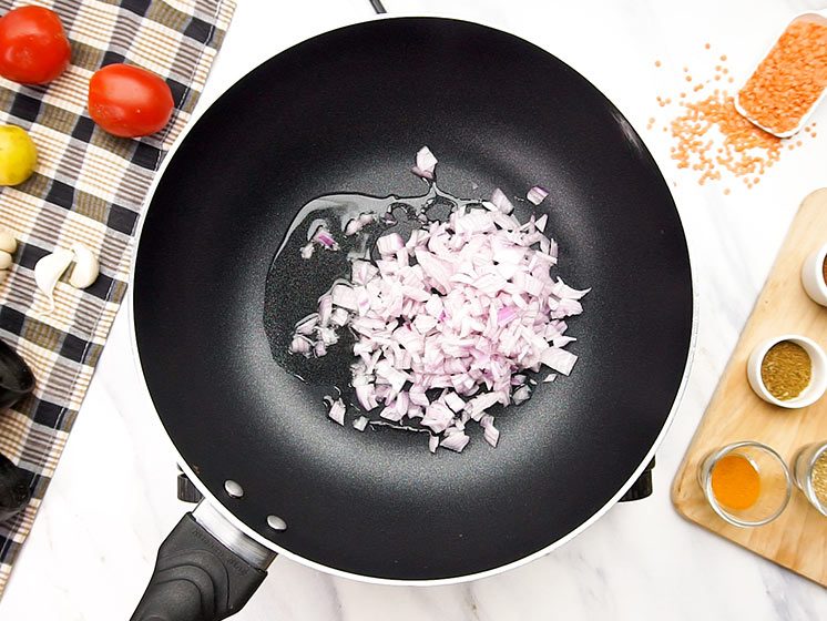 dahl opskrift med røde linser