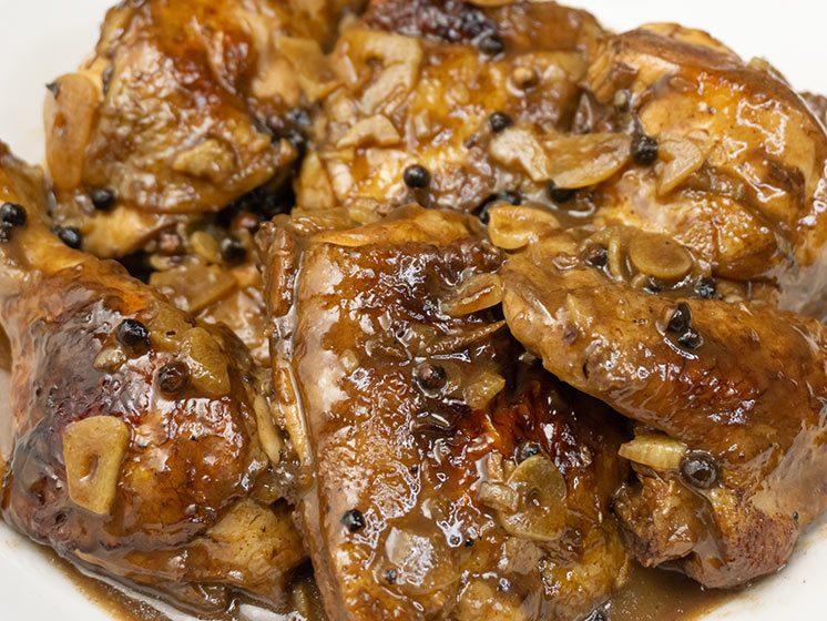 filippinsk kylling adobo opskrift