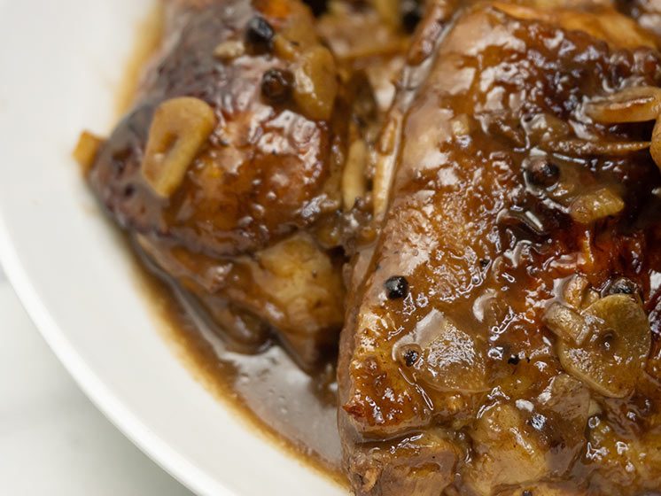 filippinsk kylling adobo opskrift