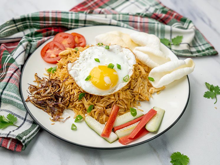 nasi goreng indonesiske stegte ris opskrift