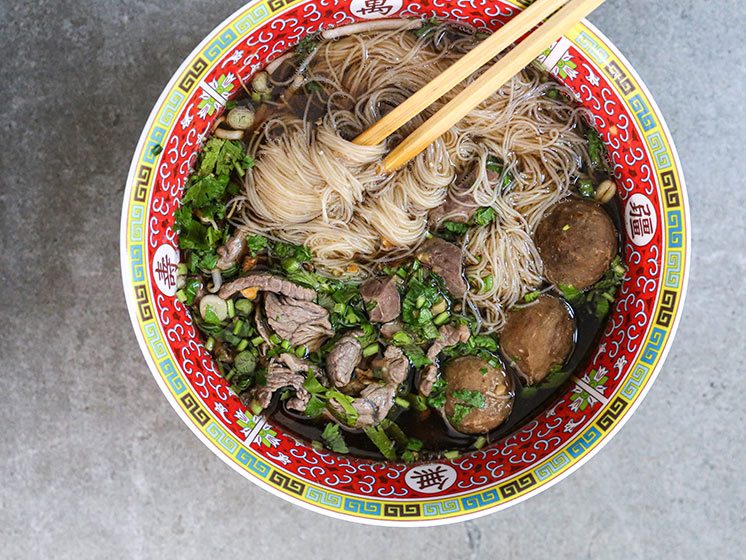 Thai nudelsuppe med oksekød