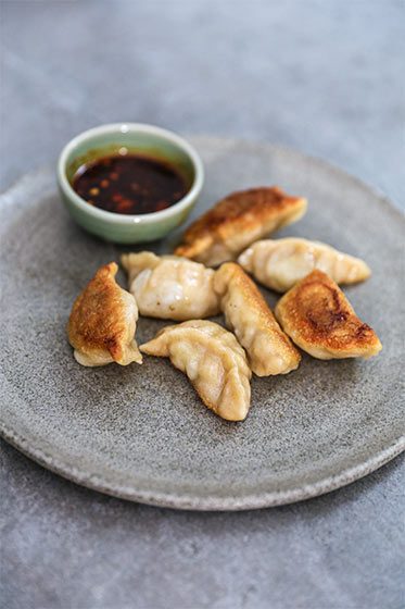 pot stickers kinesiske stegte dumplings opskrift