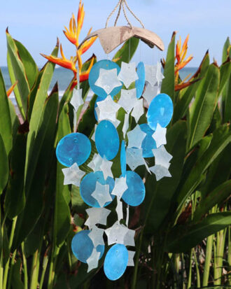 Vindspil i kokos & capiz | Blå og hvide stjerner 30 cm